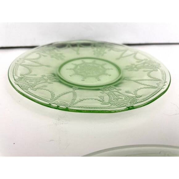 VTG 4 PC Green Depression Saucer Glass Floral Poinsettia 6" Plates Uranium GLOWS - Picture 11 of 11